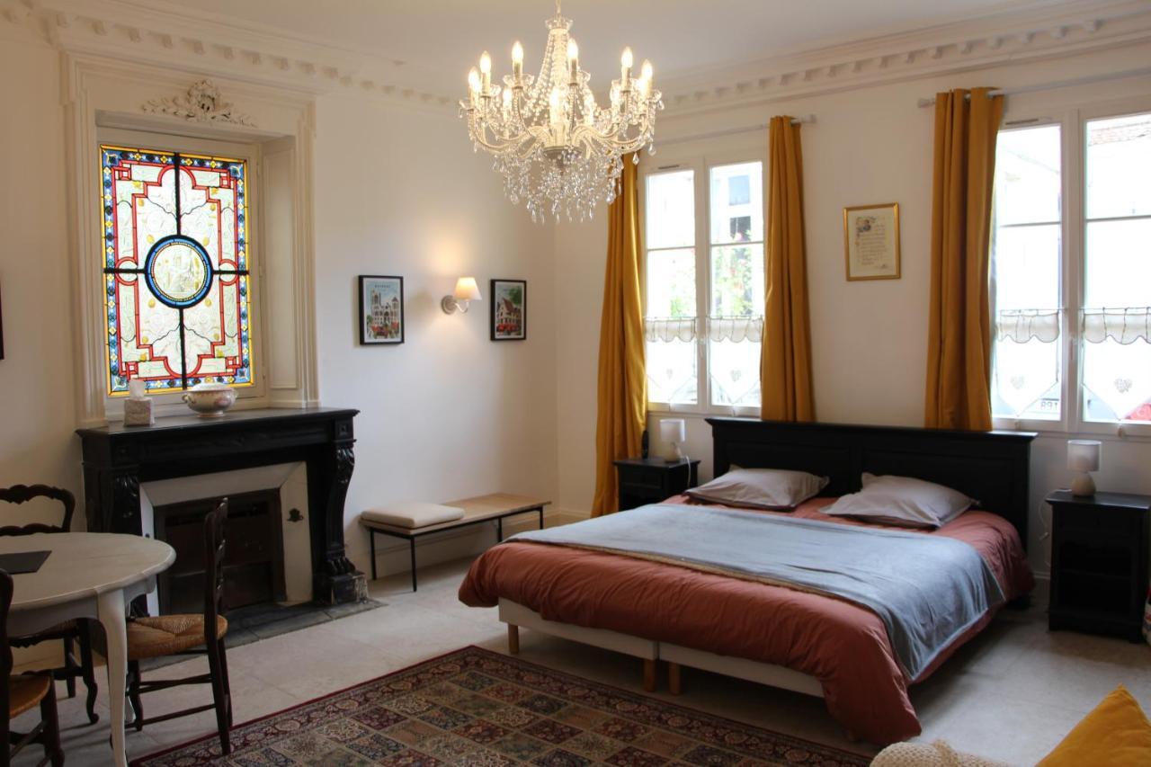 Clos Montcenoux, au coeur de Bourges. Extérieur photo