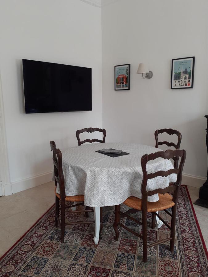 Clos Montcenoux, au coeur de Bourges. Extérieur photo