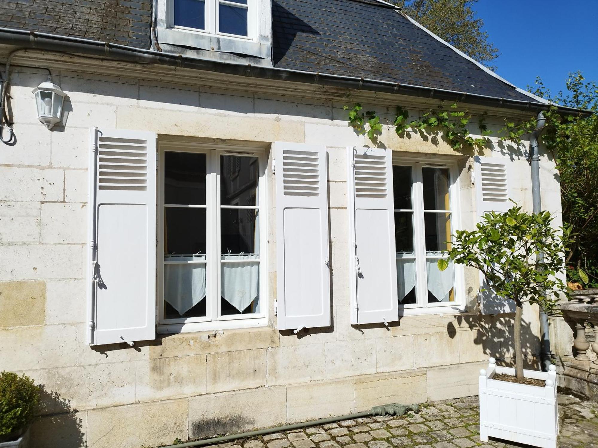 Clos Montcenoux, au coeur de Bourges. Extérieur photo